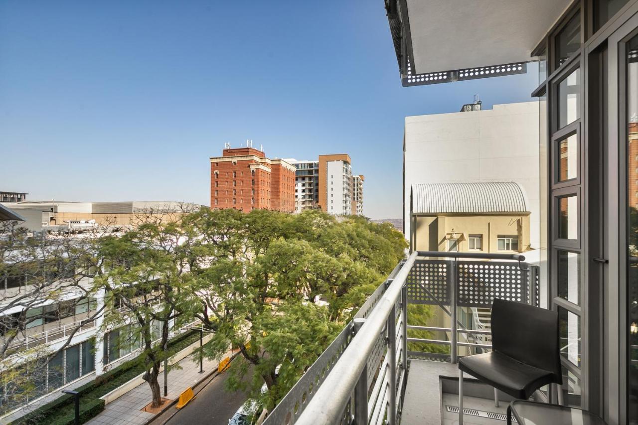 Easy Stay - The Median Rosebank Johannesburg Exteriör bild